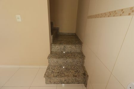 Apartamento à venda com 100m², 2 quartos e 1 vagaEscada