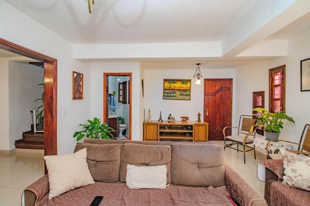 Casa à venda com 274m², 3 quartos e 3 vagas