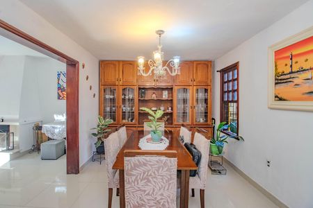 Casa à venda com 3 quartos, 274m² em Jardim Sabará, Porto Alegre