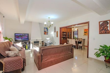 Casa à venda com 274m², 3 quartos e 3 vagas