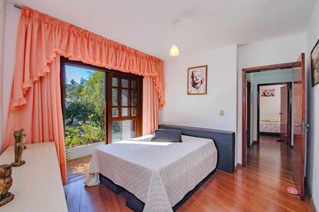 Casa à venda com 274m², 3 quartos e 3 vagas