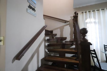 Casa à venda com 125m², 3 quartos e 3 vagasEscada