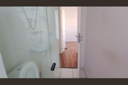 Banheiro de apartamento para alugar com 2 quartos, 48m² em Jardim Europa, Suzano