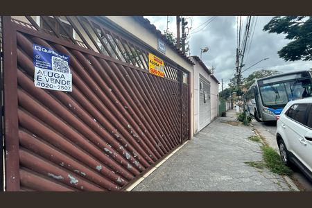 Casa para alugar com 140m², 3 quartos e 4 vagas Casa para alugar com 140m², 3 quartos e 4 vagasFachada