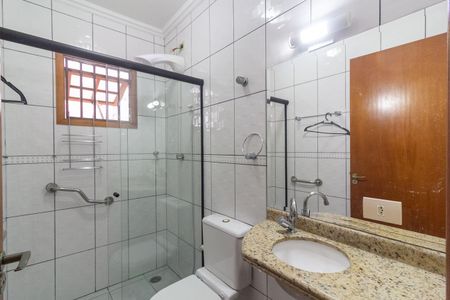 Casa para alugar com 140m², 3 quartos e 4 vagas Casa para alugar com 140m², 3 quartos e 4 vagasBanheiro Social