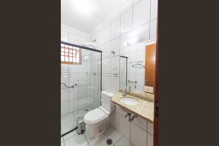 Casa para alugar com 140m², 3 quartos e 4 vagas Casa para alugar com 140m², 3 quartos e 4 vagasBanheiro Social