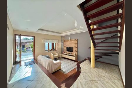 Casa de condomínio à venda com 221m², 3 quartos e 3 vagasFoto 02