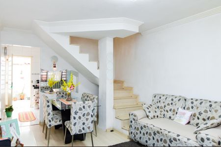 Casa de condomínio para alugar com 55m², 2 quartos e 2 vagasSala