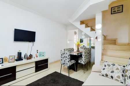 Casa de condomínio para alugar com 55m², 2 quartos e 2 vagasSala