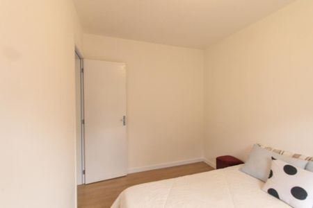 Quarto 1 de apartamento para alugar com 2 quartos, 52m² em Xaxim, Curitiba