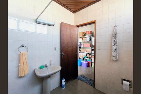 Casa para alugar com 500m², 3 quartos e 2 vagasBanheiro de serviço