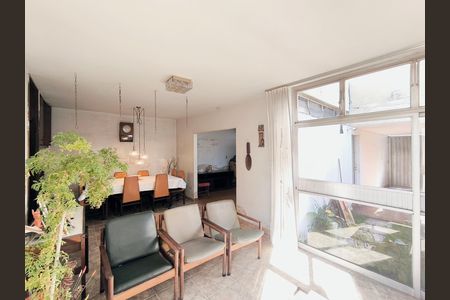 Casa para alugar com 500m², 3 quartos e 2 vagasSala