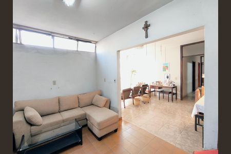 Casa para alugar com 500m², 3 quartos e 2 vagasSala de TV