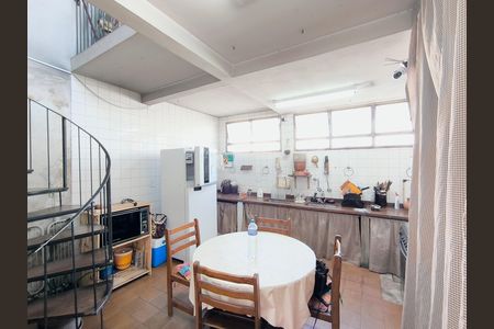 Casa para alugar com 500m², 3 quartos e 2 vagasCozinha