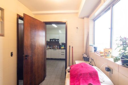 Apartamento à venda com 133m², 3 quartos e 1 vagaÁrea de Serviço