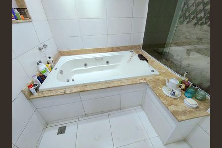 Casa à venda com 283m², 6 quartos e 1 vagaBanheiro da Suíte