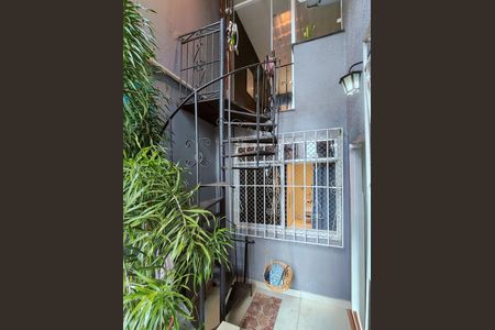 Casa à venda com 283m², 6 quartos e 1 vagaEscada