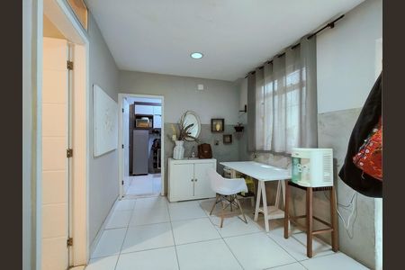 Casa à venda com 283m², 6 quartos e 1 vagaÁrea de Serviço