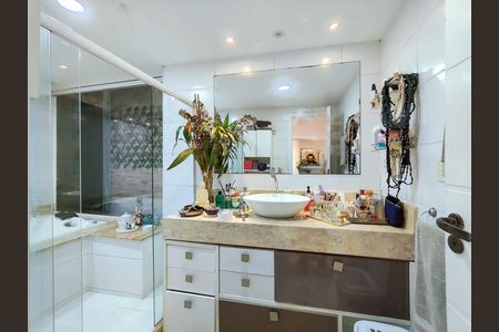 Casa à venda com 283m², 6 quartos e 1 vagaBanheiro da Suíte