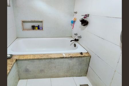 Casa à venda com 283m², 6 quartos e 1 vagaBanheiro da Suíte