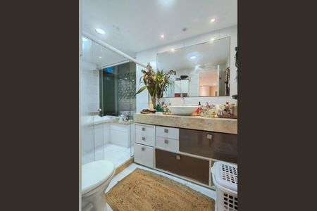 Casa à venda com 283m², 6 quartos e 1 vagaBanheiro da Suíte