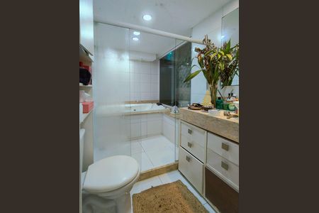 Casa à venda com 283m², 6 quartos e 1 vagaBanheiro da Suíte