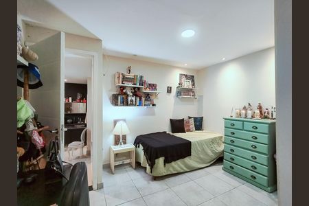 Casa à venda com 283m², 6 quartos e 1 vagaQuarto