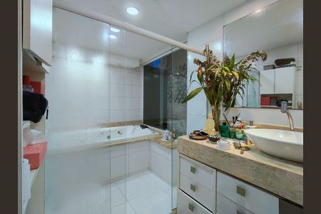 Casa à venda com 283m², 6 quartos e 1 vagaBanheiro da Suíte