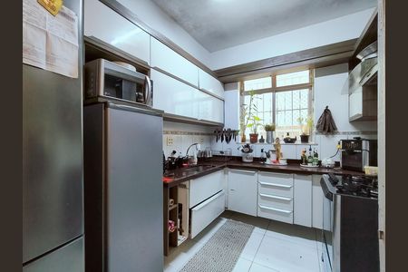 Casa à venda com 283m², 6 quartos e 1 vagaCozinha