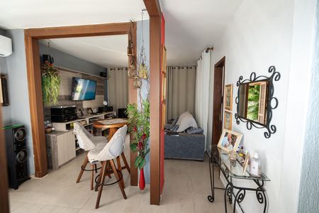 Casa à venda com 80m², 3 quartos e 2 vagasSala