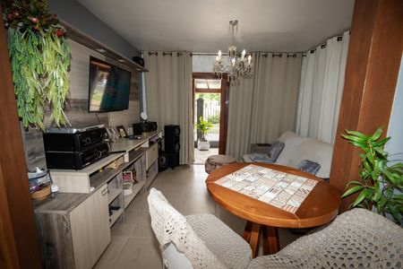 Casa à venda com 80m², 3 quartos e 2 vagasSala