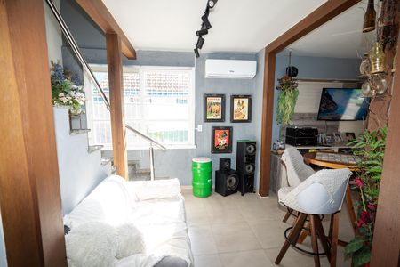 Casa à venda com 80m², 3 quartos e 2 vagasSala