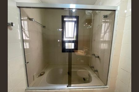 Apartamento à venda com 137m², 3 quartos e 2 vagas Apartamento à venda com 137m², 3 quartos e 2 vagasBanheiro da Suíte