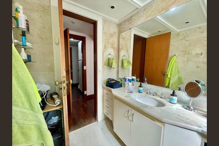 Apartamento à venda com 198m², 4 quartos e 3 vagas