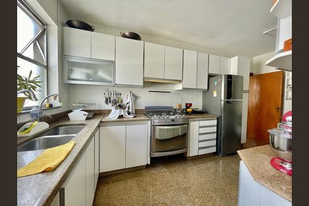 Apartamento à venda com 198m², 4 quartos e 3 vagas