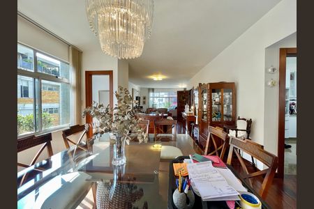 Apartamento à venda com 198m², 4 quartos e 3 vagas