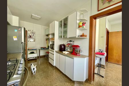 Apartamento à venda com 198m², 4 quartos e 3 vagas