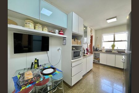 Apartamento à venda com 198m², 4 quartos e 3 vagas