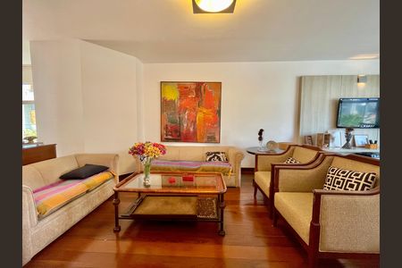 Apartamento à venda com 198m², 4 quartos e 3 vagas