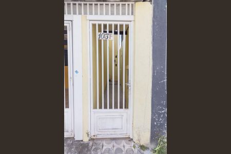 Casa para alugar com 261m², 2 quartos e 2 vagas Casa para alugar com 261m², 2 quartos e 2 vagasFachada