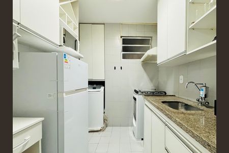 Cozinha de apartamento para alugar com 1 quarto, 42m² em Copacabana, Rio de Janeiro