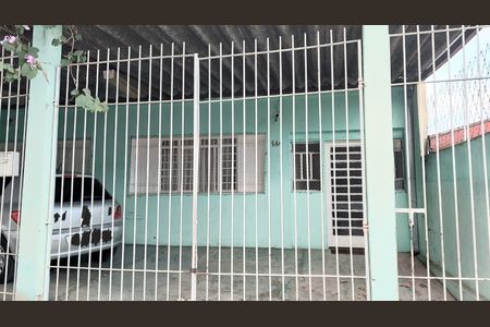 Casa à venda com 174m², 3 quartos e 2 vagas Casa à venda com 174m², 3 quartos e 2 vagasFachada