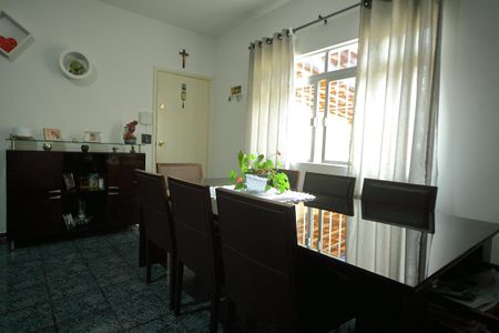 Casa à venda com 202m², 3 quartos e 3 vagasSala