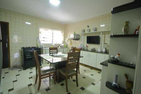 Casa à venda com 202m², 3 quartos e 3 vagasCozinha 