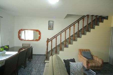 Casa à venda com 202m², 3 quartos e 3 vagasSala