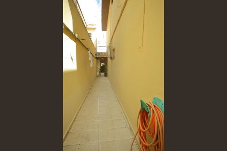 Casa à venda com 202m², 3 quartos e 3 vagasCorredor lateral 