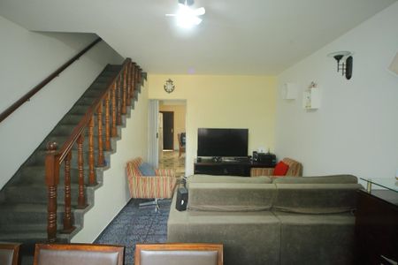 Casa à venda com 202m², 3 quartos e 3 vagasSala
