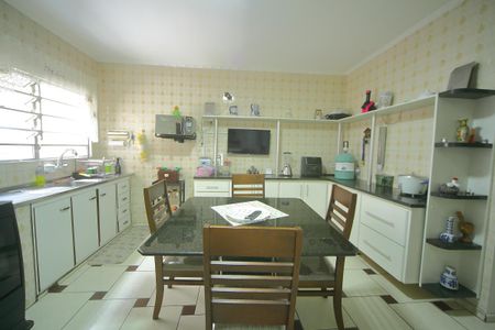 Casa à venda com 202m², 3 quartos e 3 vagasCozinha 