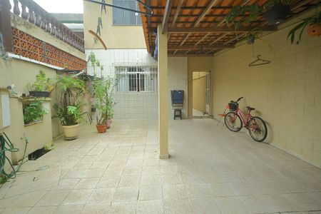 Casa à venda com 202m², 3 quartos e 3 vagasGaragem 