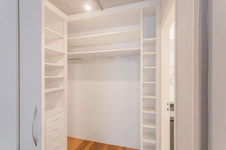 Apartamento para alugar com 75m², 1 quarto e 2 vagas Apartamento para alugar com 75m², 1 quarto e 2 vagasSuíte
